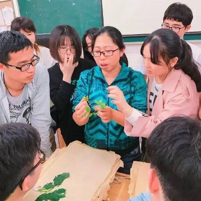 难忘五月本草之旅―14级药学益大本草园《药用植物学》见习课程